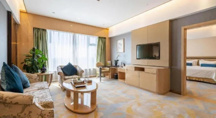 Bed in Shanghai Fuyue Hotel