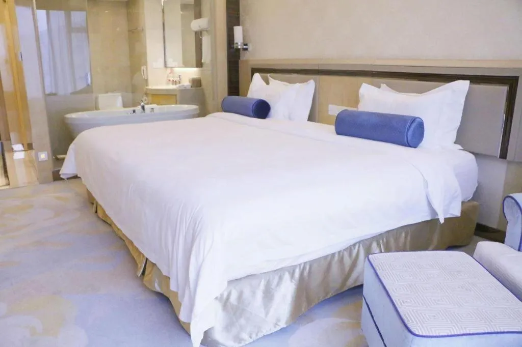 Bed in Shanghai Fuyue Hotel