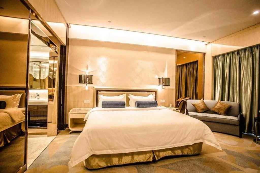 Bed in Shanghai Fuyue Hotel