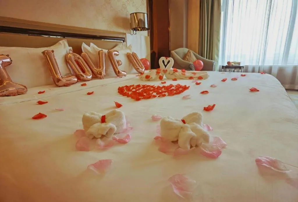 Bed in Shanghai Fuyue Hotel