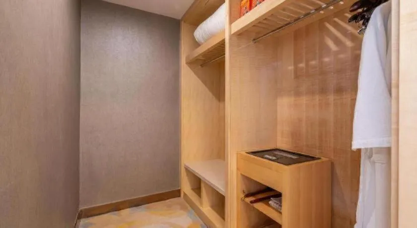 Shanghai Fuyue Hotel