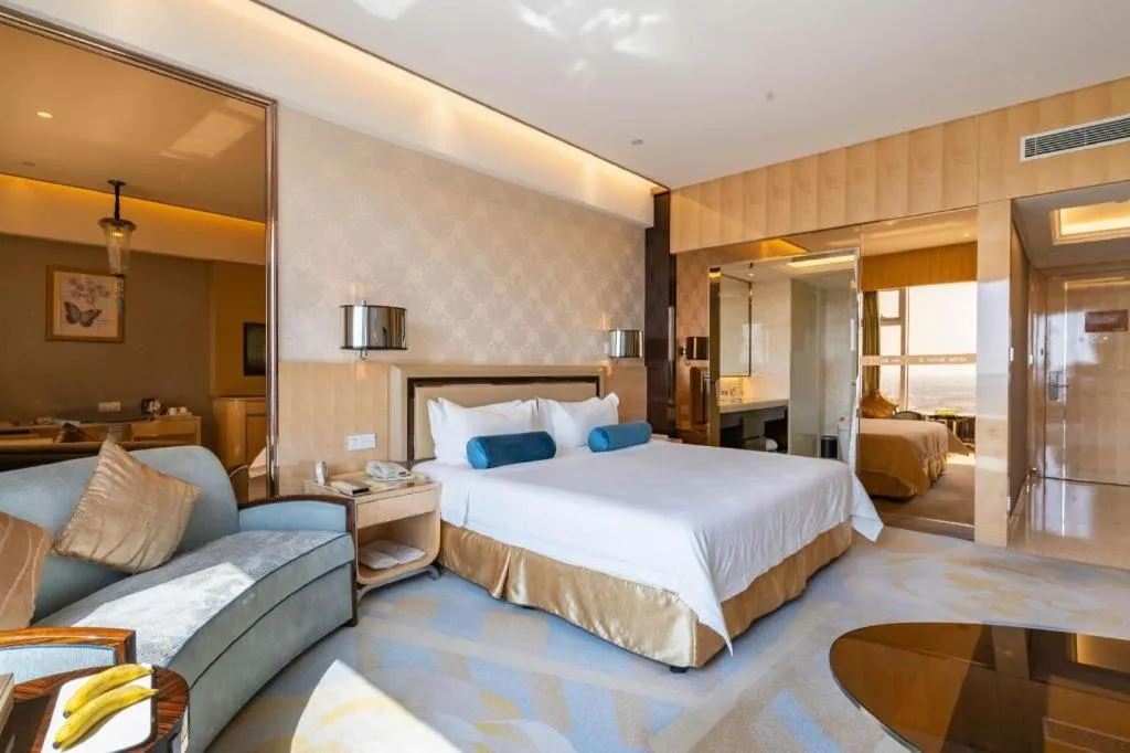 Bed in Shanghai Fuyue Hotel