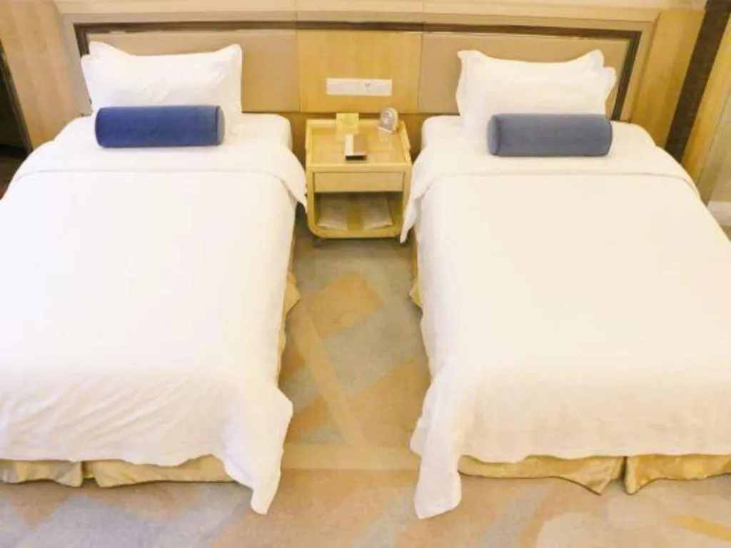 Bed in Shanghai Fuyue Hotel