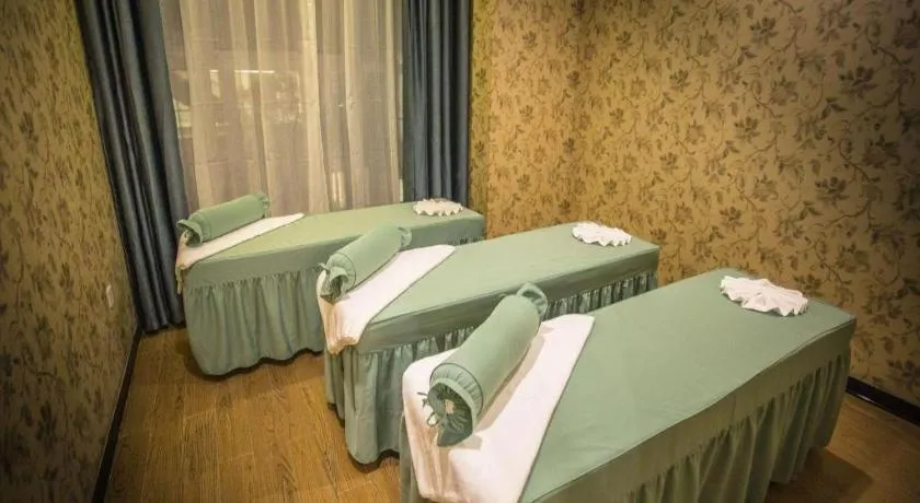 Bed in Shanghai Fuyue Hotel