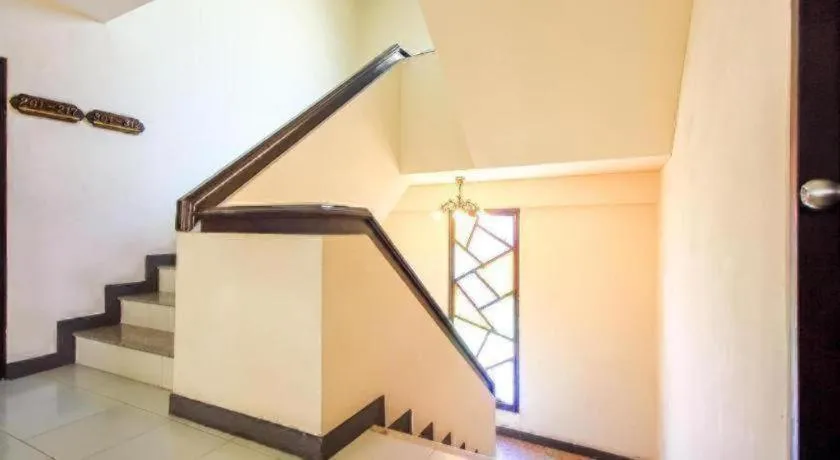 OYO 383 White inn hotel