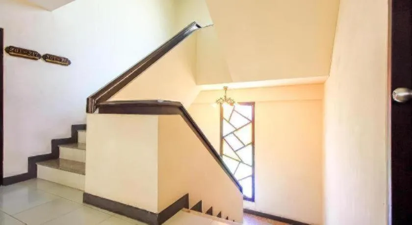 OYO 383 White inn hotel