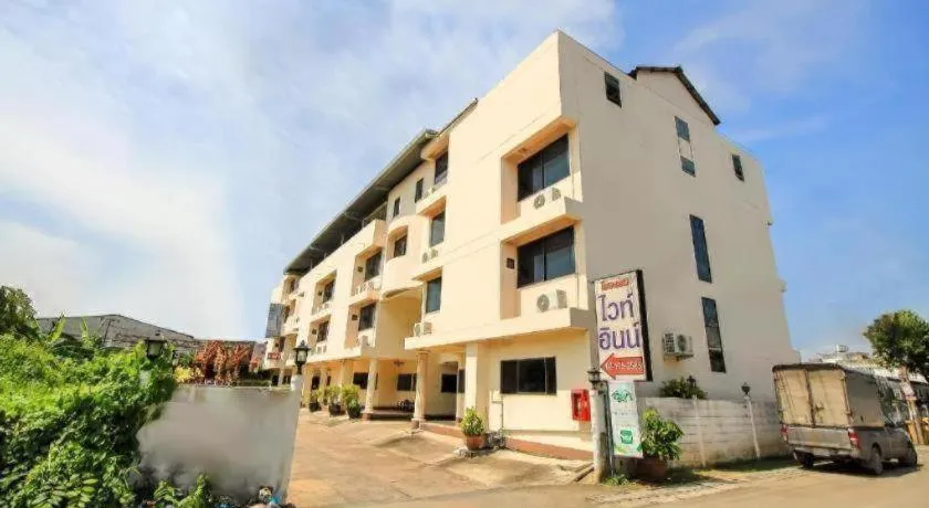 OYO 383 White inn hotel