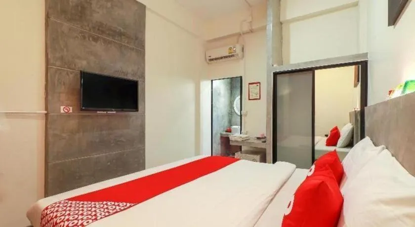 Bed in OYO 412 7 Days Hotel