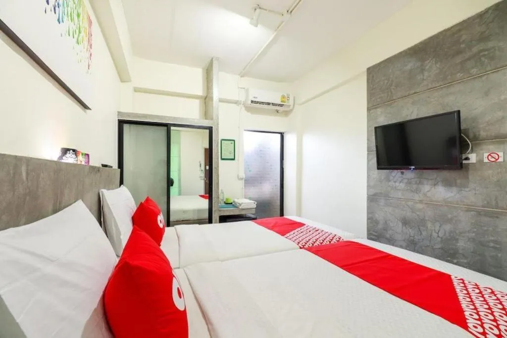 Bed in OYO 412 7 Days Hotel