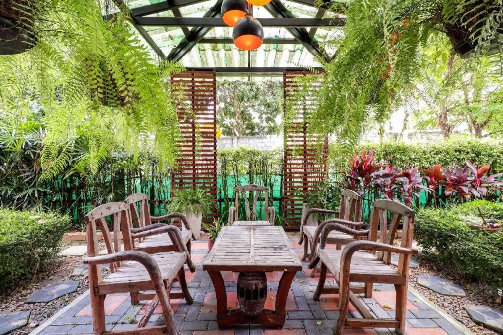 OYO 412 7 Days Hotel