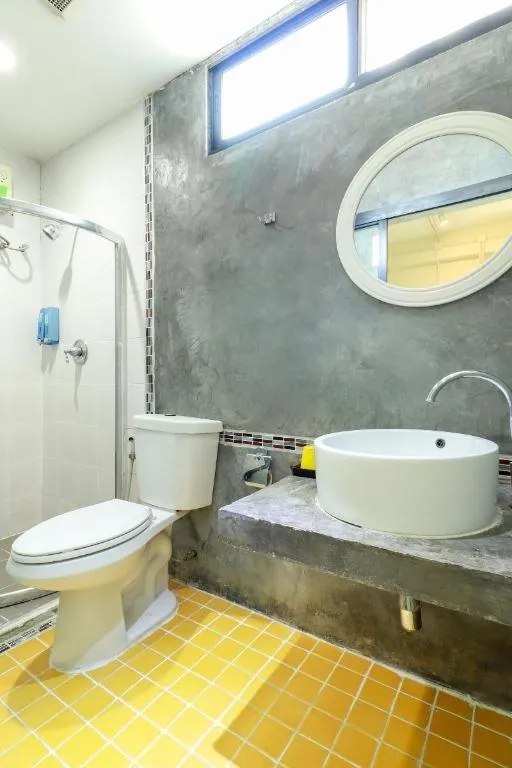 OYO 412 7 Days Hotel