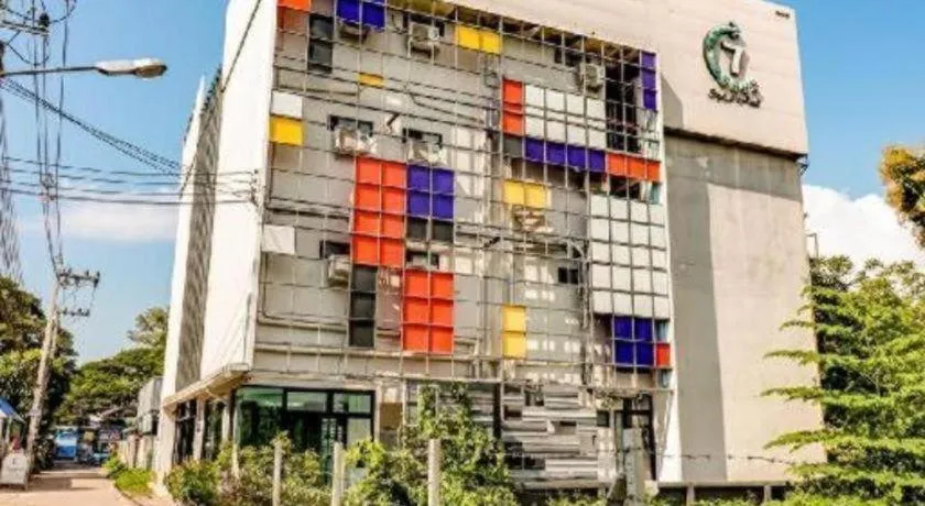 OYO 412 7 Days Hotel