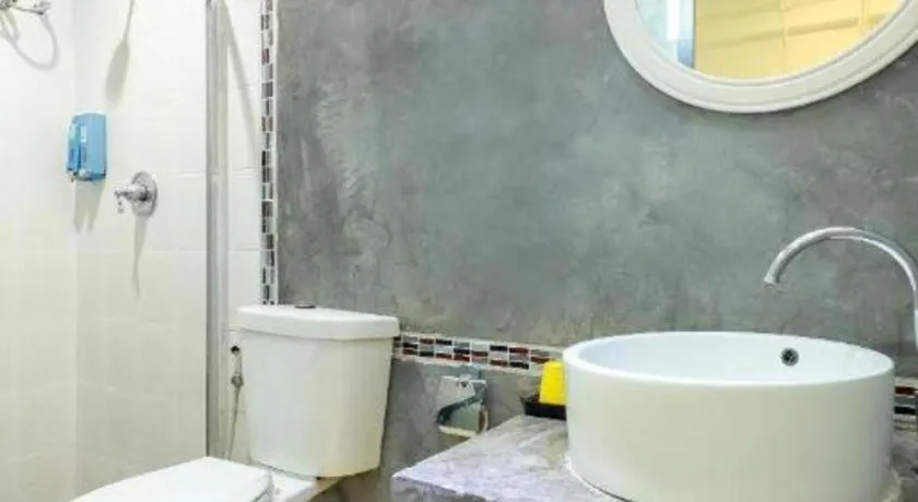 OYO 412 7 Days Hotel