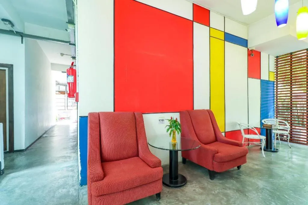 OYO 412 7 Days Hotel