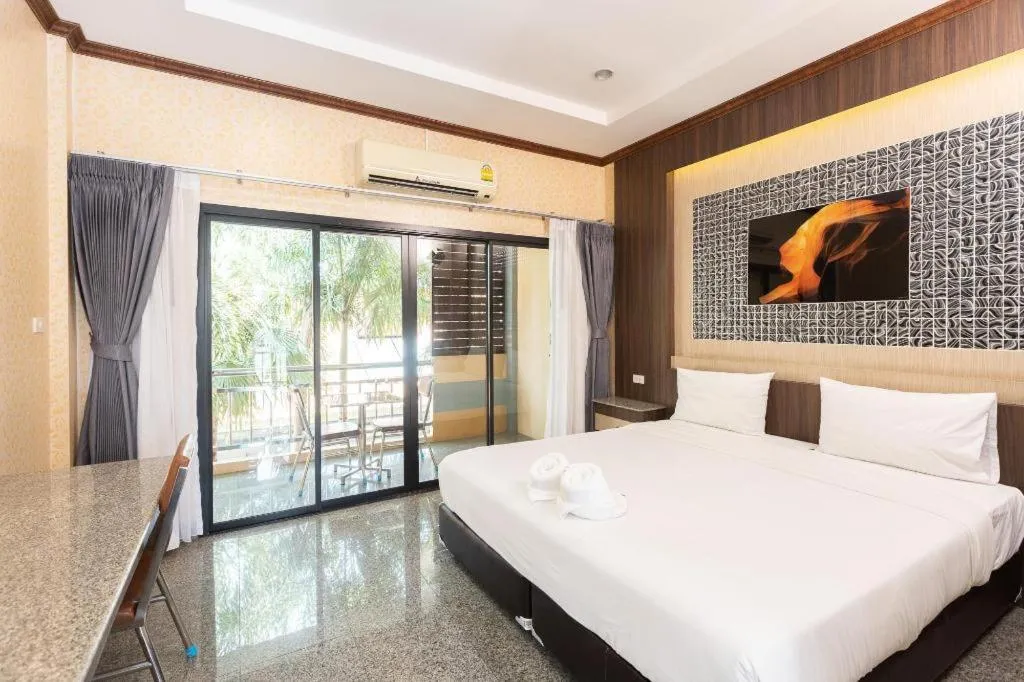 Bed in Manee Sangkha Hotel