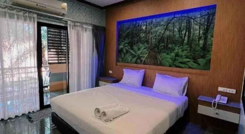 Bed in Manee Sangkha Hotel