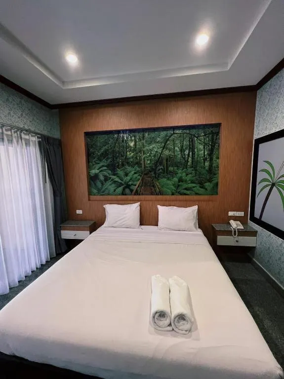 Bed in Manee Sangkha Hotel