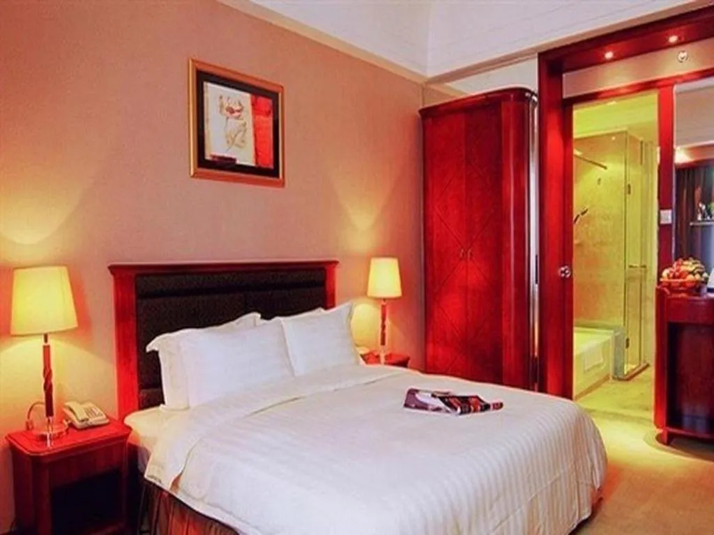 Bed in Metropolitan Hotel