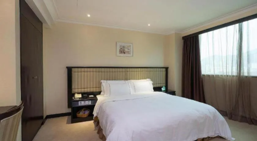 Bed in Metropolitan Hotel