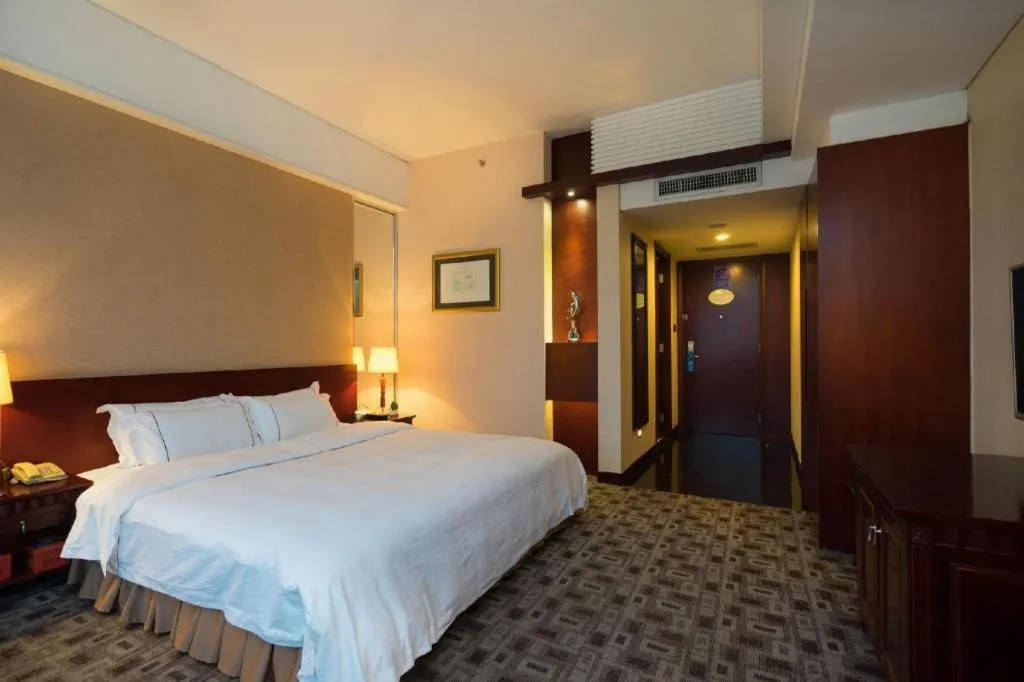 Bed in Metropolitan Hotel