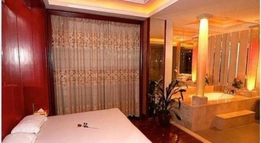 Bed in Metropolitan Hotel