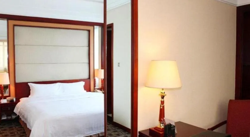 Bed in Metropolitan Hotel