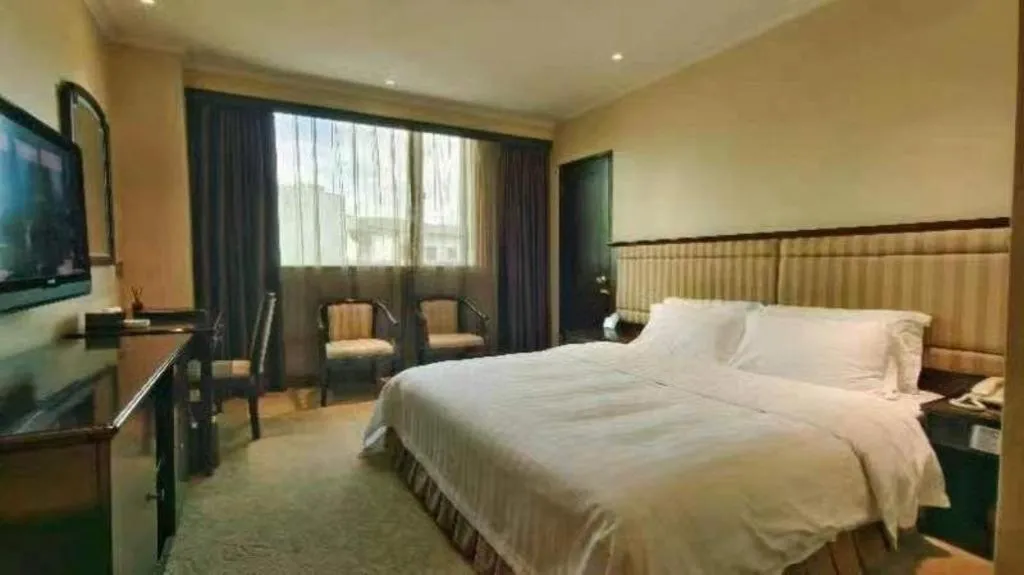 Bed in Metropolitan Hotel