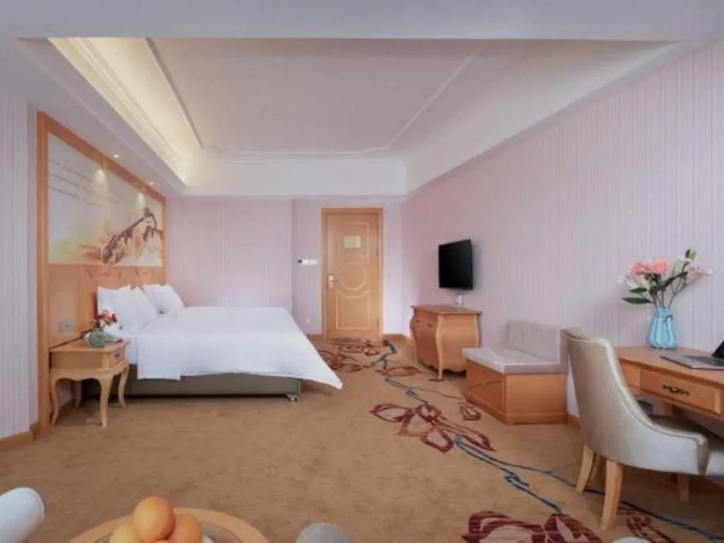Bed in Vienna Hotel Guangdong Xinyi Jiaoyucheng River View