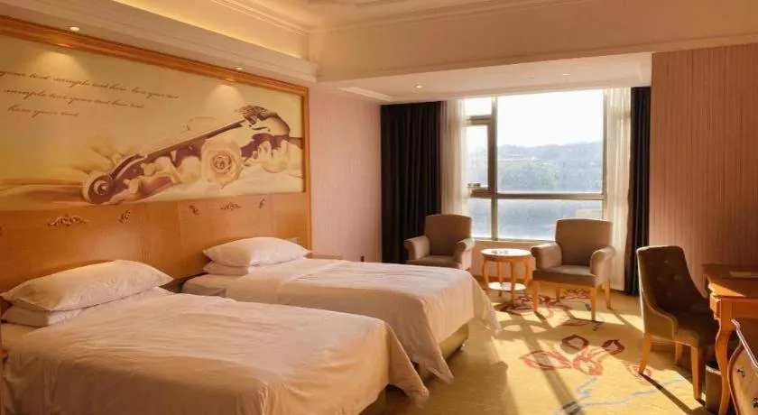Bed in Vienna Hotel Guangdong Xinyi Jiaoyucheng River View