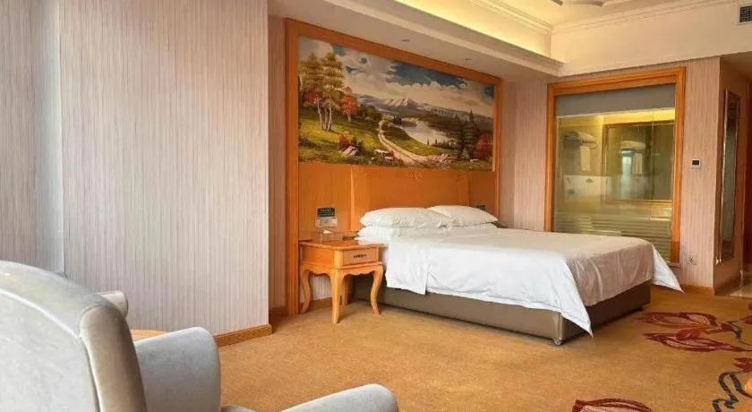 Bed in Vienna Hotel Guangdong Xinyi Jiaoyucheng River View