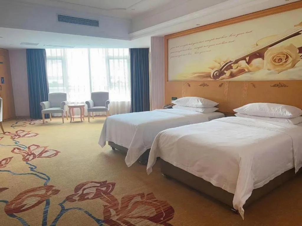 Bed in Vienna Hotel Guangdong Xinyi Jiaoyucheng River View