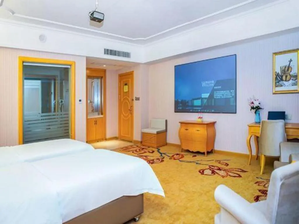 Bed in Vienna Hotel Guangdong Xinyi Jiaoyucheng River View