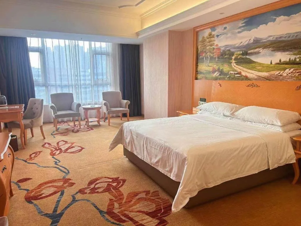 Bed in Vienna Hotel Guangdong Xinyi Jiaoyucheng River View