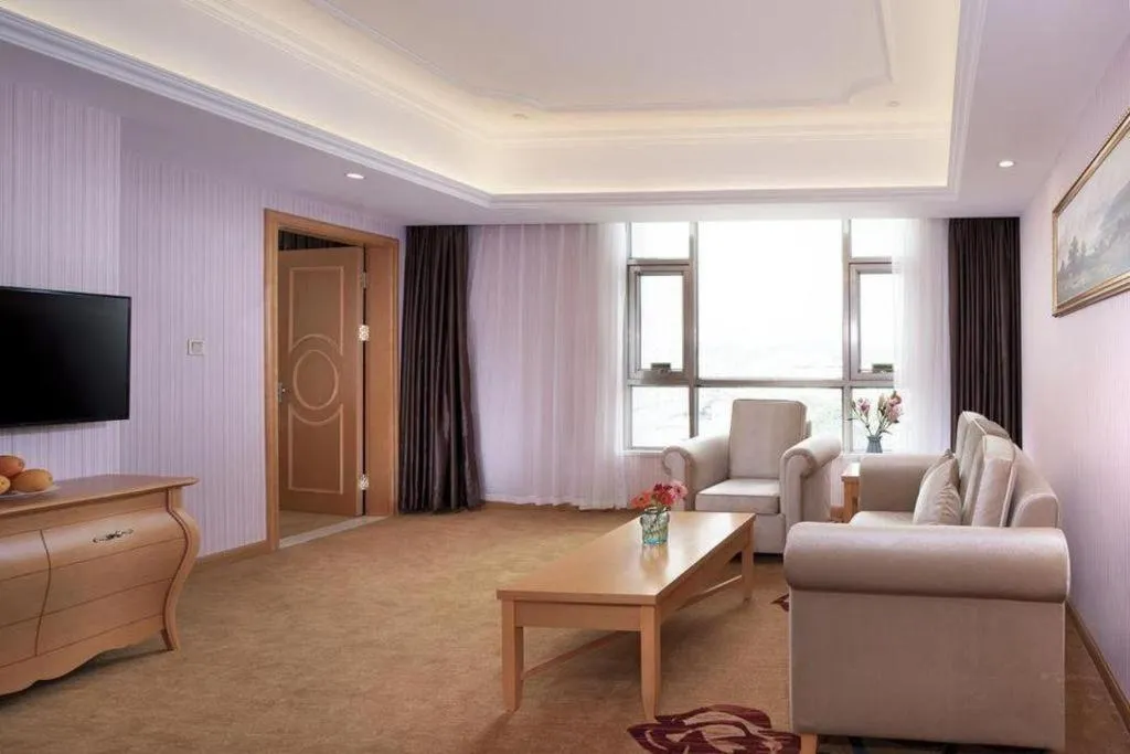 Vienna Hotel Guangdong Xinyi Jiaoyucheng River View