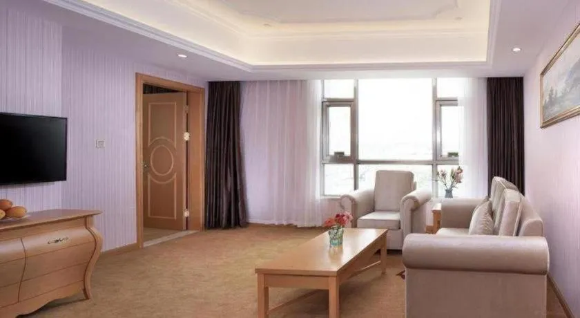 Vienna Hotel Guangdong Xinyi Jiaoyucheng River View