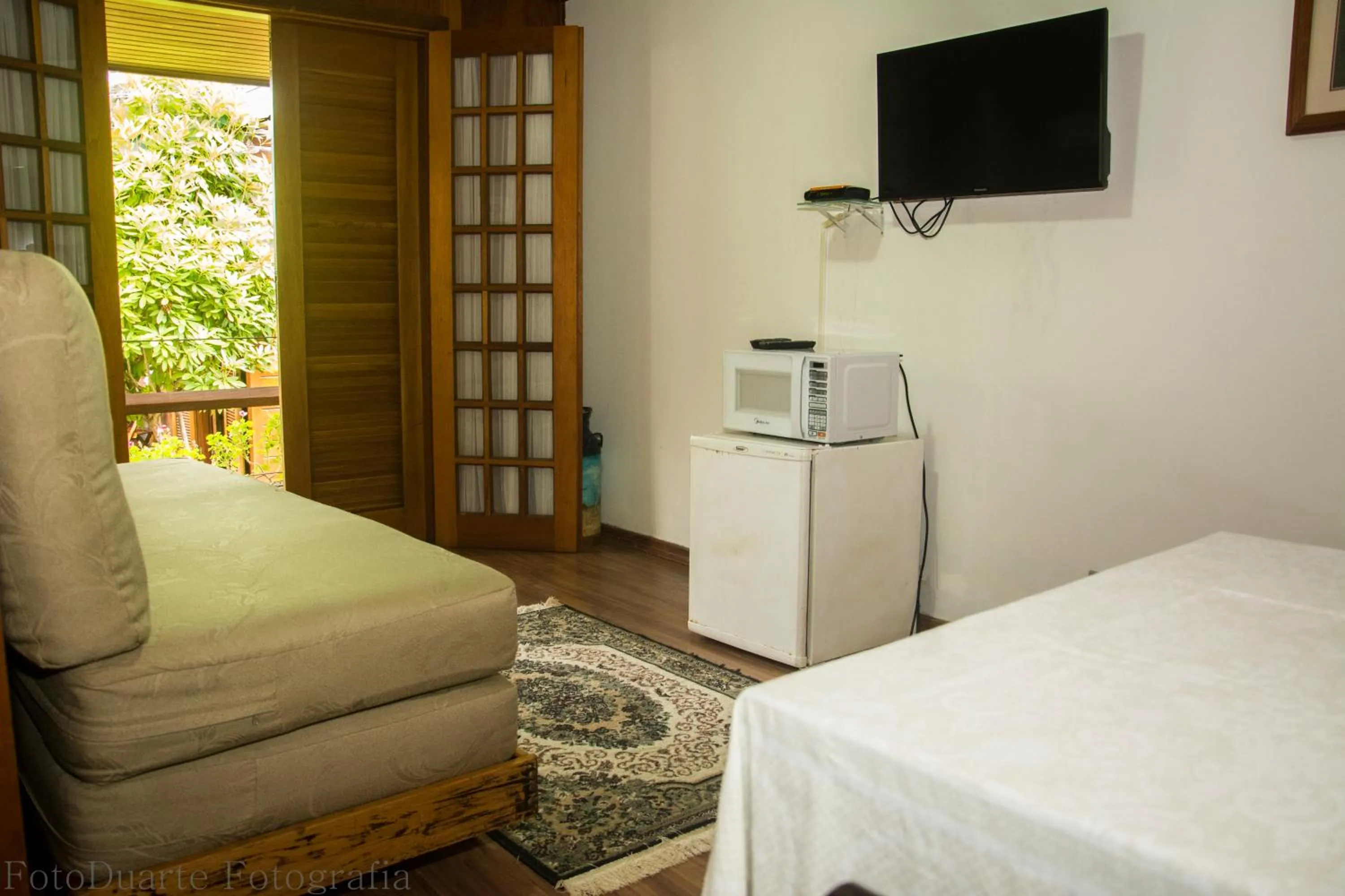 Communal lounge/ TV room, Bed in Pousada Recanto Ninho Verde Chalés