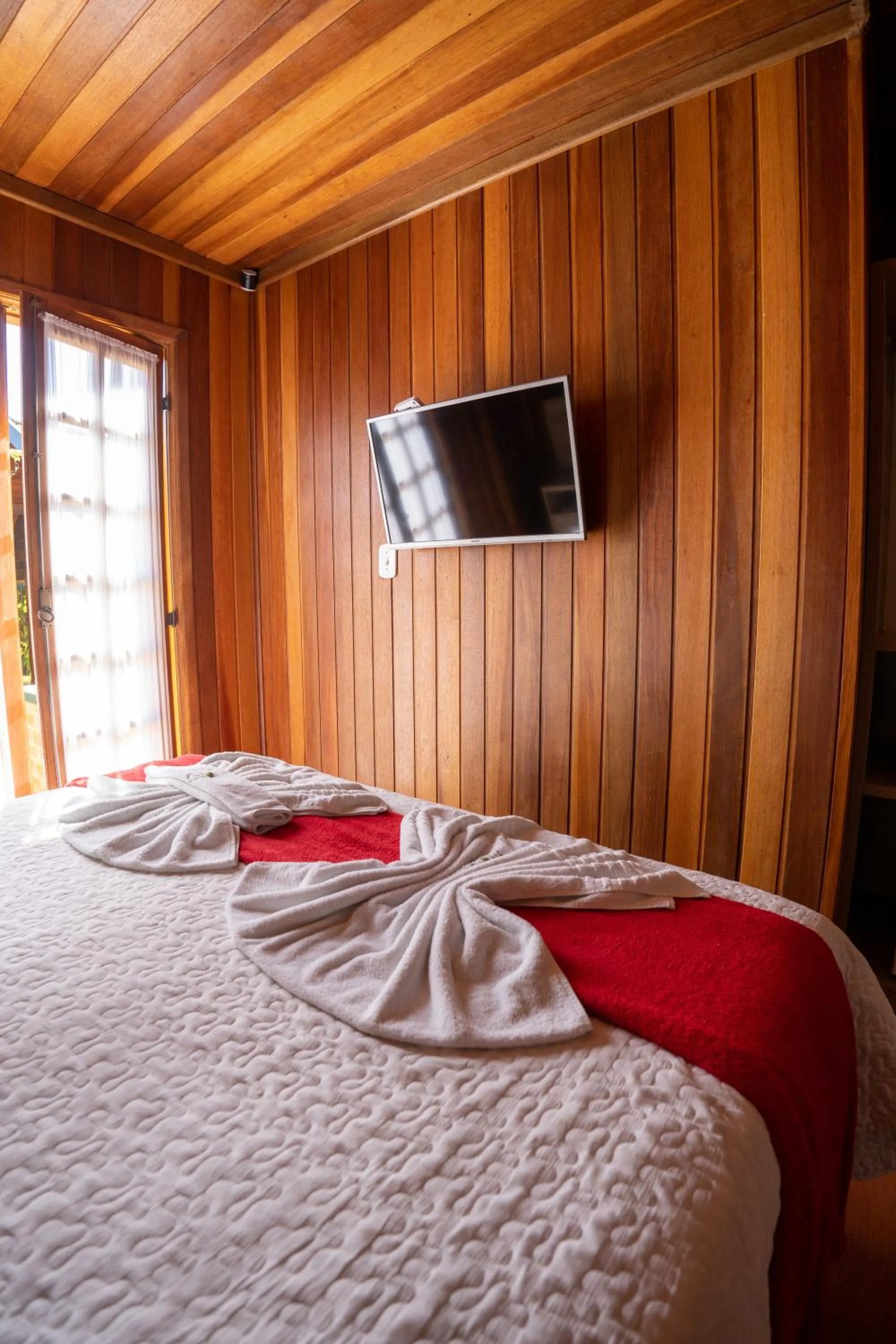 Photo of the whole room, Bed in Pousada Recanto Ninho Verde Chalés