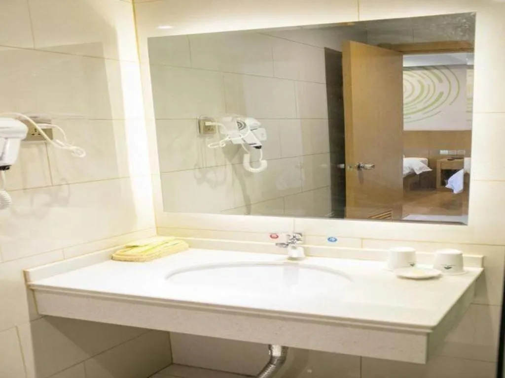 GreenTree Inn Qingdao Jiaozhou Jiaoping Road Express Hotel