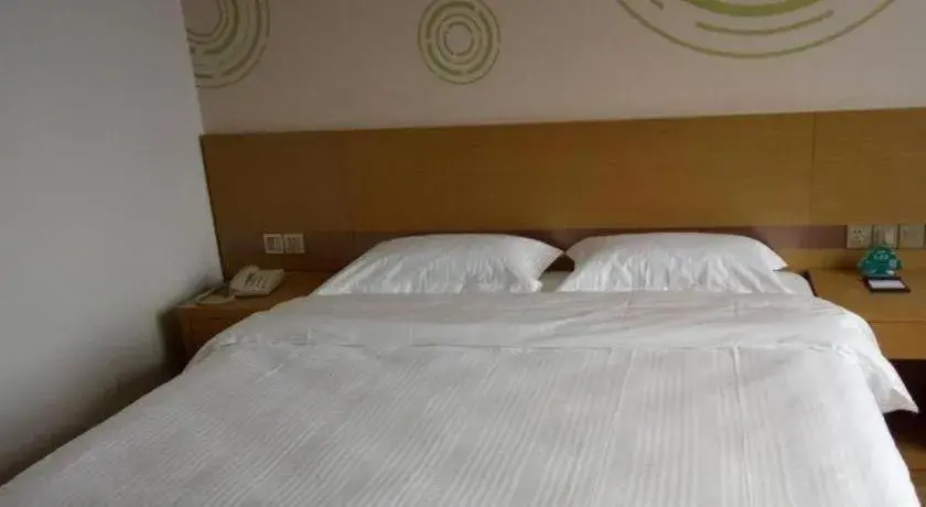 Bed in GreenTree Inn Qingdao Jiaozhou Jiaoping Road Express Hotel Bed in GreenTree Inn Qingdao Jiaozhou Jiaoping Road Express Hotel