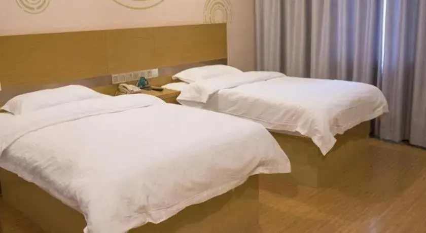 Bed in GreenTree Inn Qingdao Jiaozhou Jiaoping Road Express Hotel Bed in GreenTree Inn Qingdao Jiaozhou Jiaoping Road Express Hotel