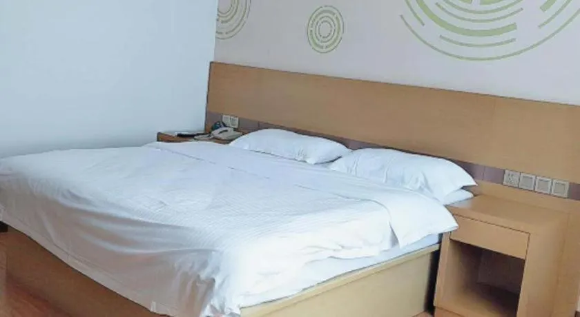Bed in GreenTree Inn Qingdao Jiaozhou Jiaoping Road Express Hotel