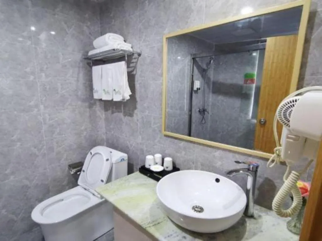 Vatica Hangzhou Linan Qianwang Street Hotel