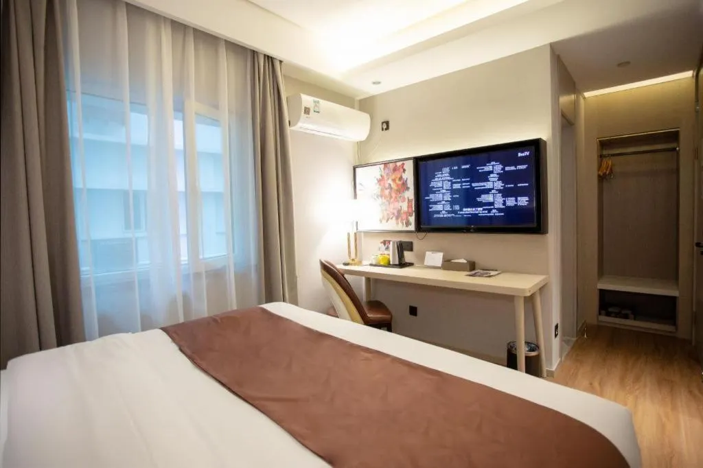 Bed in GYA Shanghai Jiangpu Hotel