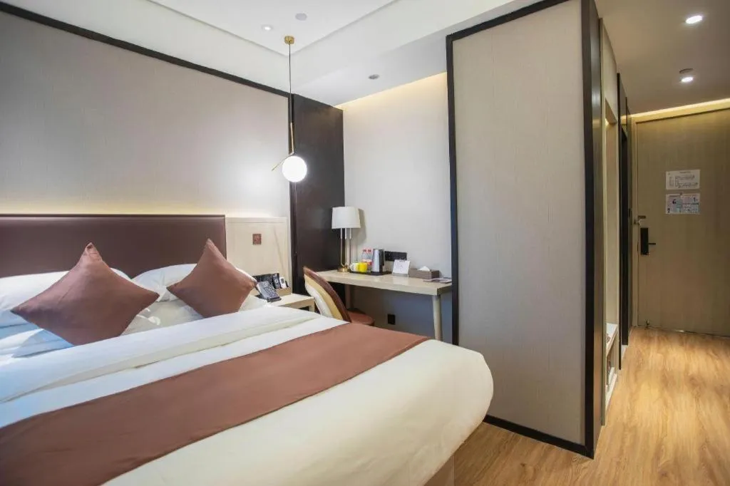 Bed in GYA Shanghai Jiangpu Hotel