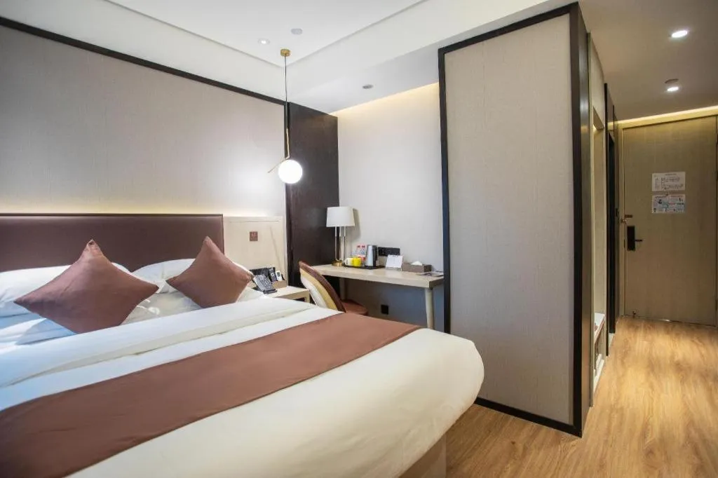 Bed in GYA Shanghai Jiangpu Hotel