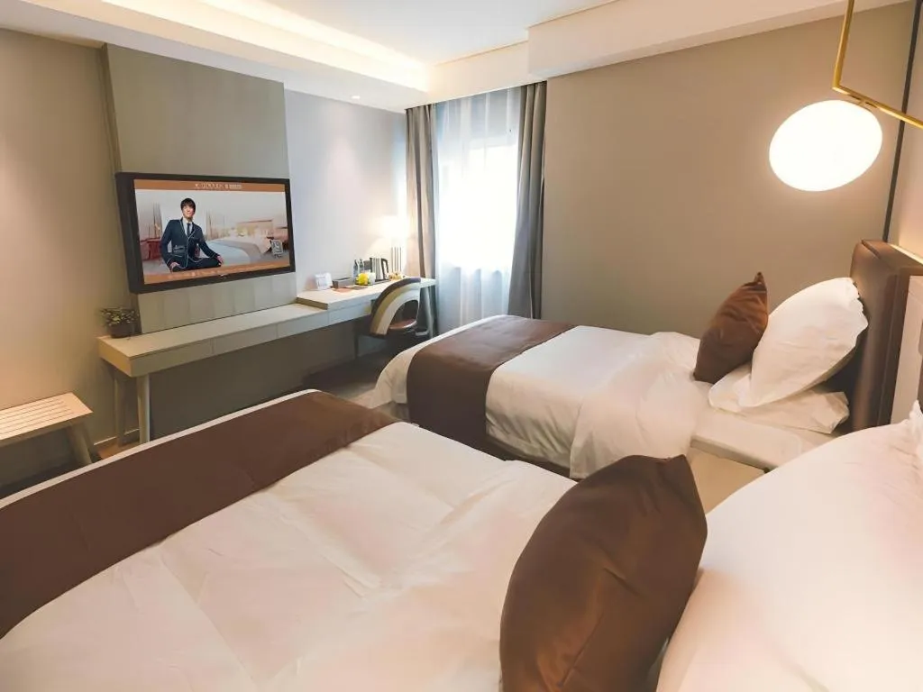 Bed in GYA Shanghai Jiangpu Hotel