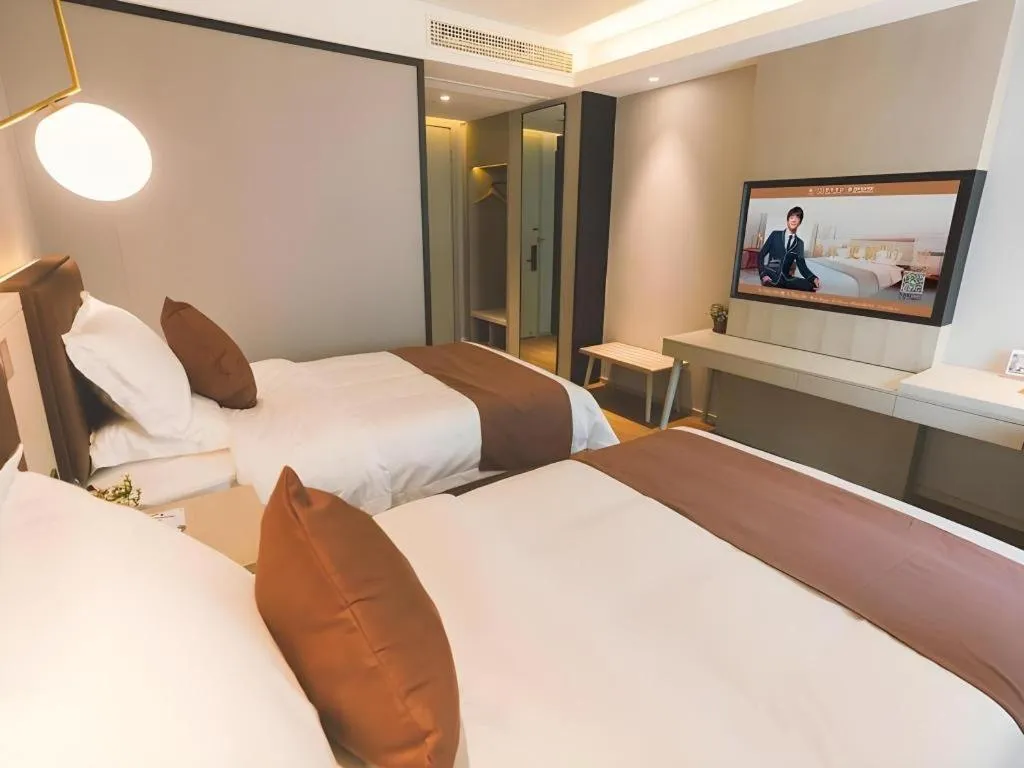 Bed in GYA Shanghai Jiangpu Hotel