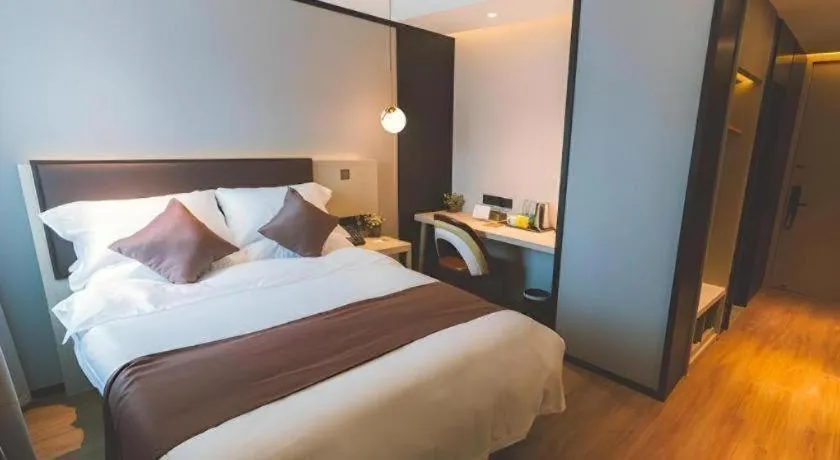 Bed in GYA Shanghai Jiangpu Hotel