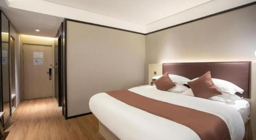 Bed in GYA Shanghai Jiangpu Hotel