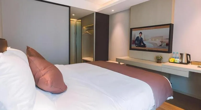 Bed in GYA Shanghai Jiangpu Hotel